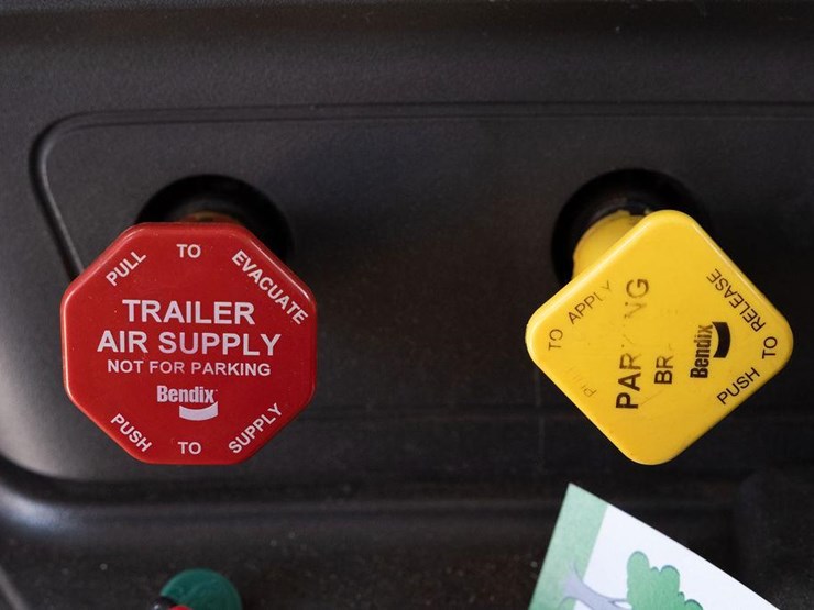 2018-kenworth-t880-image-128