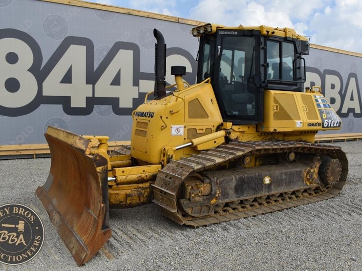 2015-komatsu-d61exi-23-image-2