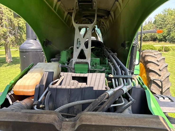 2013-john-deere-8260r-image-35