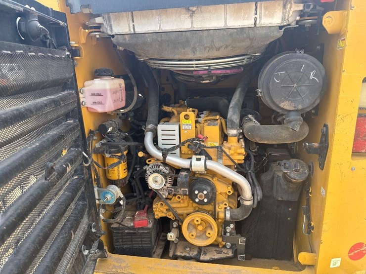 2022-caterpillar-246d3-image-15