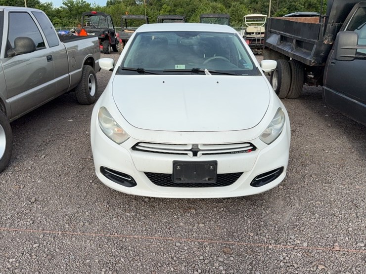 #3018-•-2014-dodge-sedan-image-2