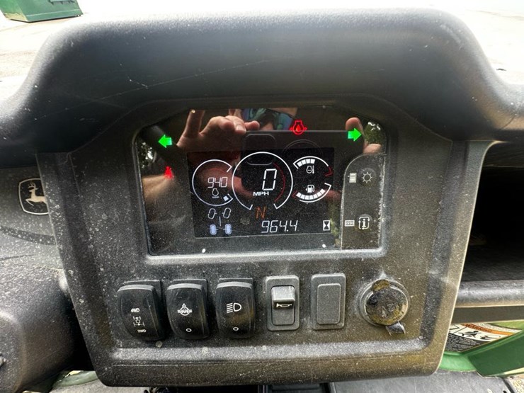 2019-john-deere-gator-xuv-825m-image-7
