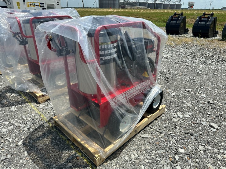 #4-•-unused-magnum-4000-series-hot-water-pressure-washer-252773-inv#:-24641-image-3