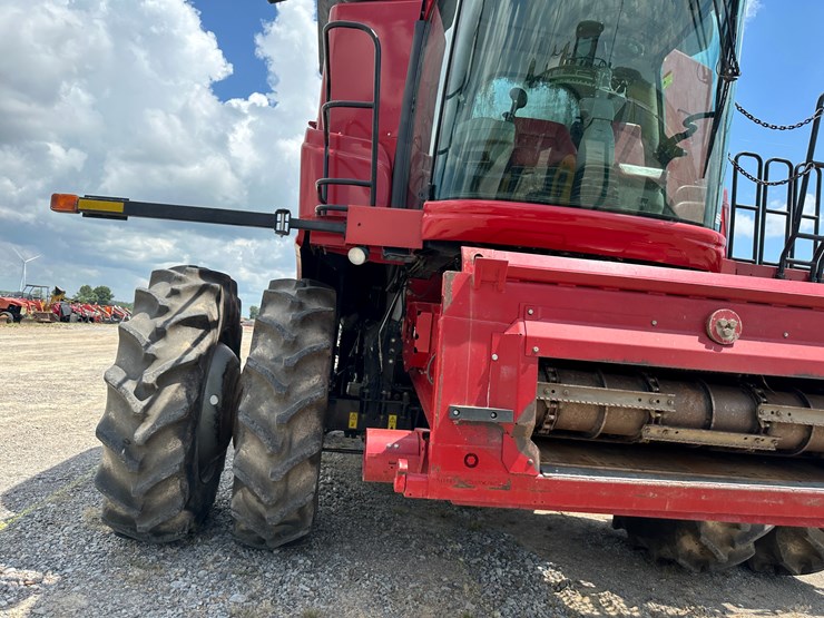 2012-case-ih-7230-image-33