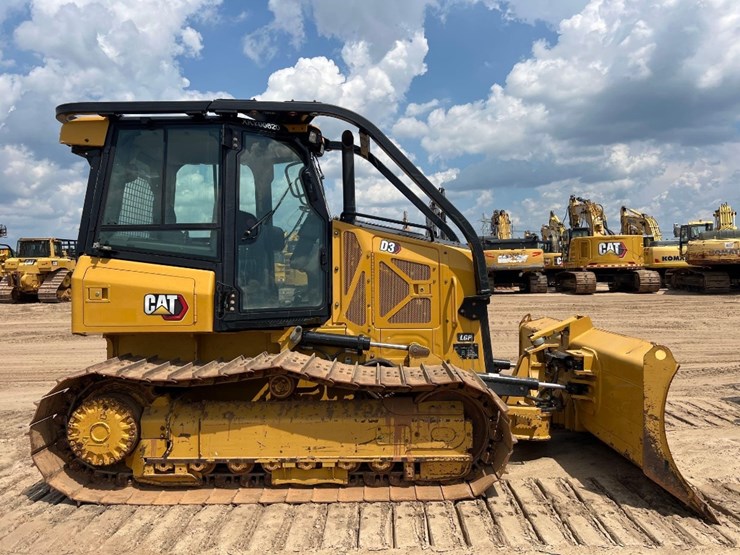 2021-caterpillar-d3-lgp-image-4