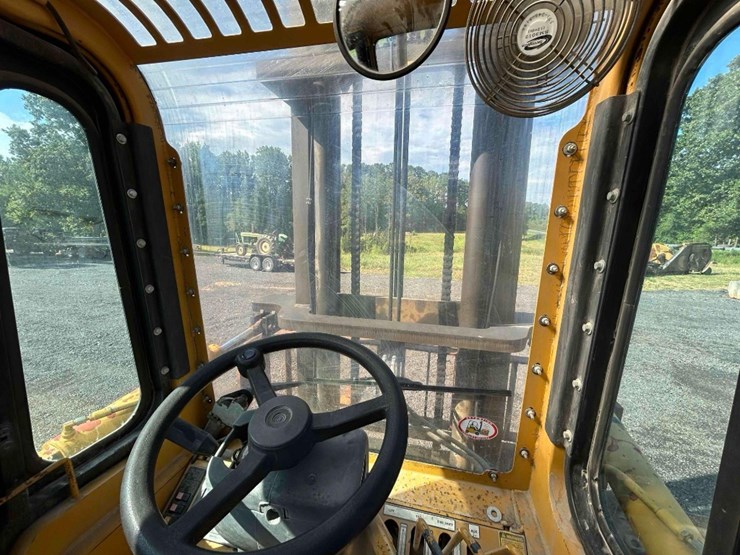 2010-caterpillar-cm1210106-rought-terrain-forklift-image-33