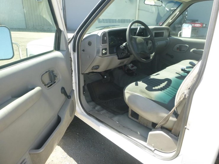 2000-gmc-3500-image-18