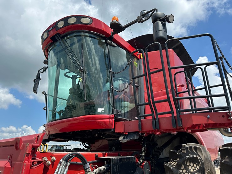 2012-case-ih-7230-image-29