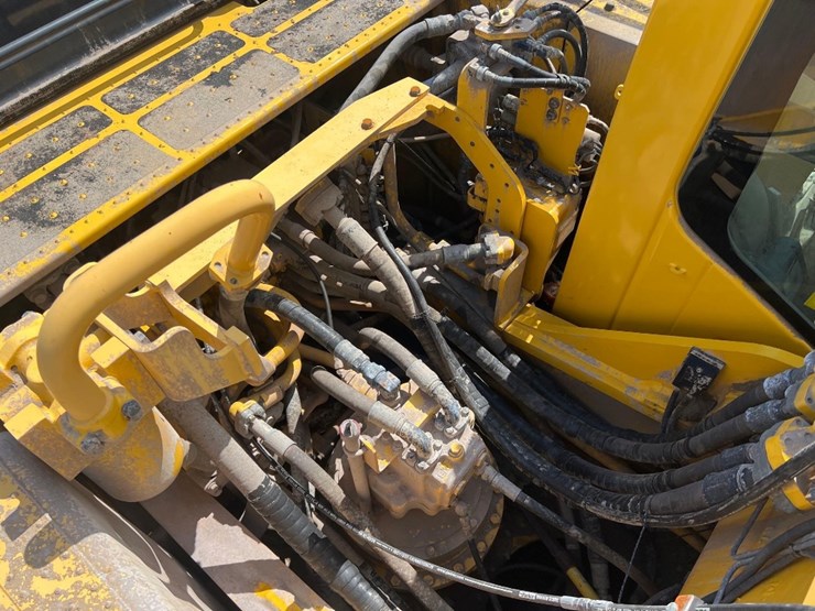 2020-komatsu-pc360-lc-11-image-32