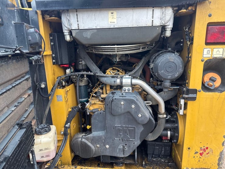 2018-caterpillar-239d-image-16