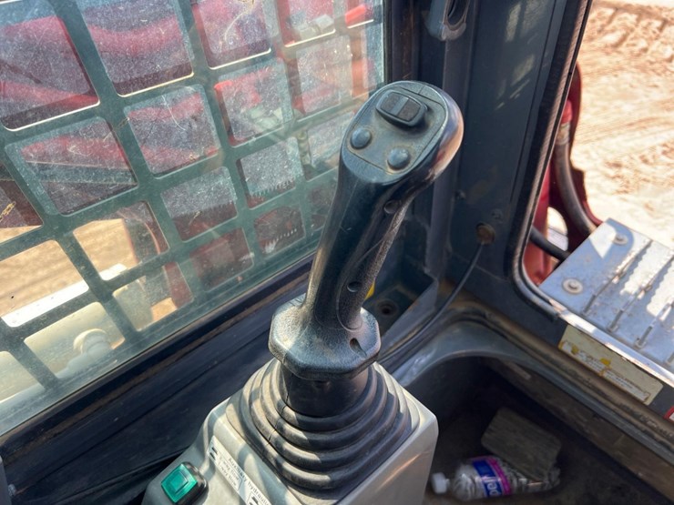 2019-takeuchi-tl8-image-28