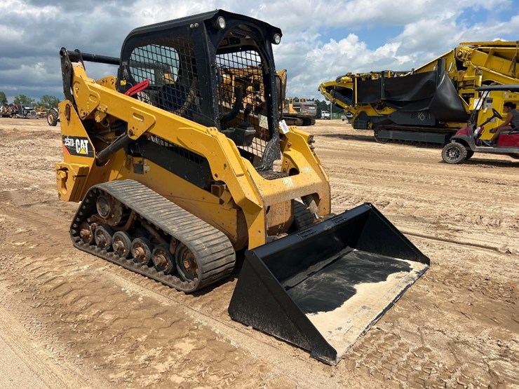 2016-caterpillar-257d-image-6