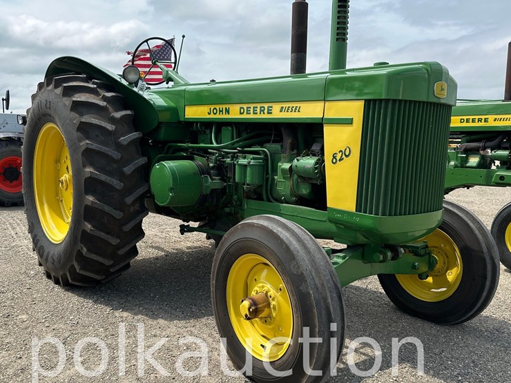 john-deere-820-image-1