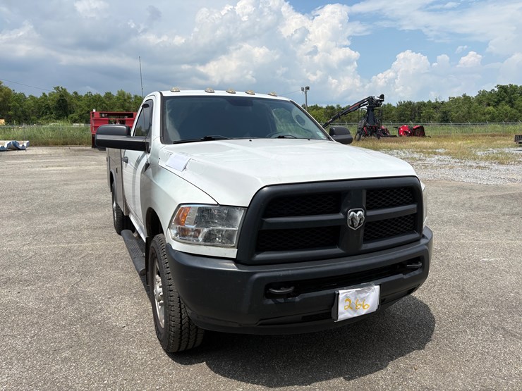 2018-dodge-3500-image-2