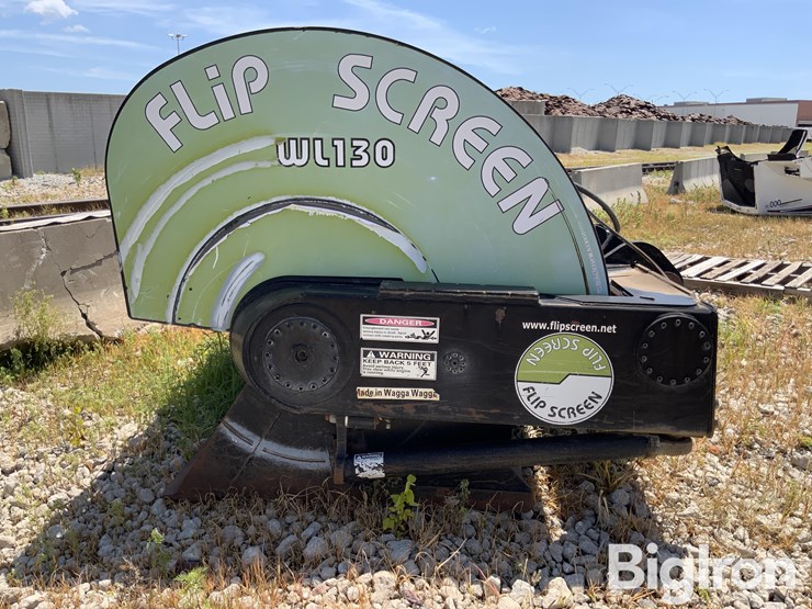 2020-flip-screen-wl130-wheel-loader-attachment-image-8