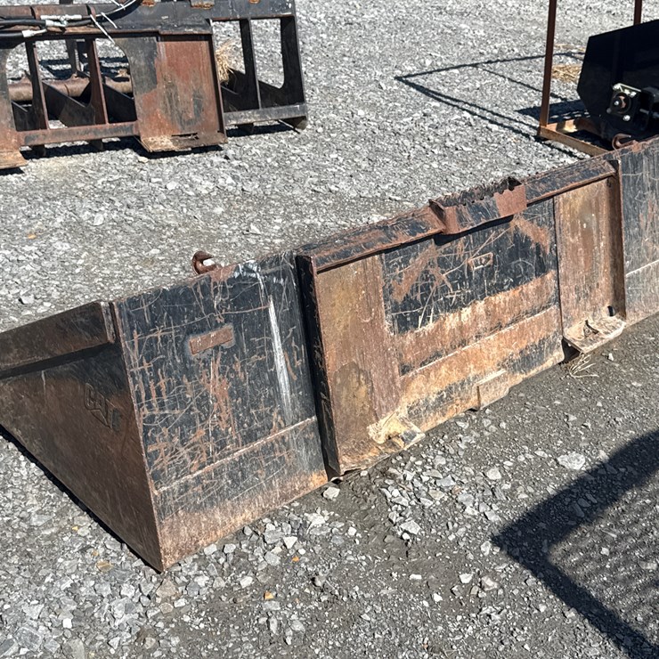 #2046 • 7’ Skid Steer Smooth Blade Bucket X019905Inv#: 23790