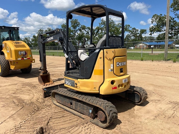 2015-deere-35g-image-2