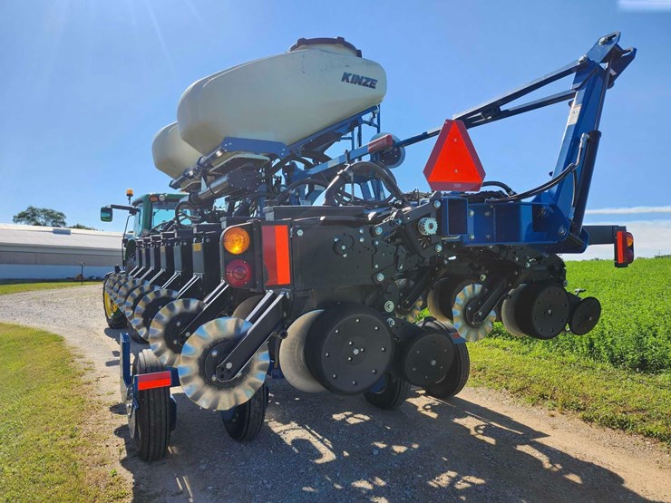 2019-kinze-3500-image-10