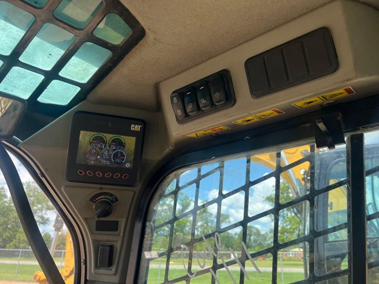 2021-caterpillar-259d3-image-30
