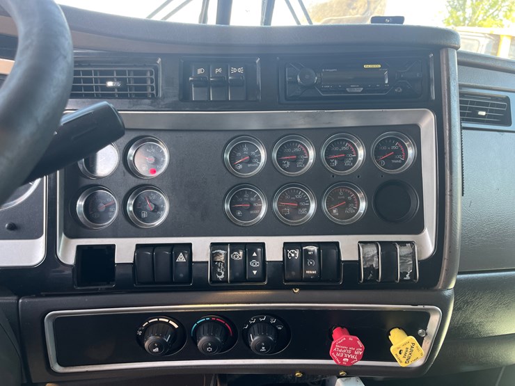 2006-kenworth-t600-image-30