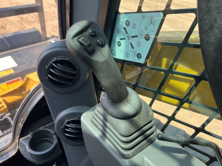 2024-caterpillar-299d3-xe-image-25