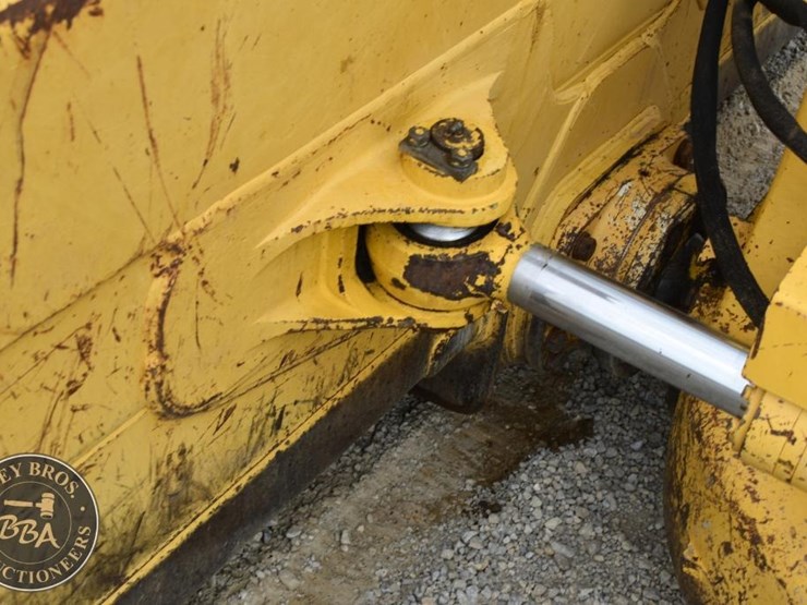 2015-komatsu-d61exi-23-image-11