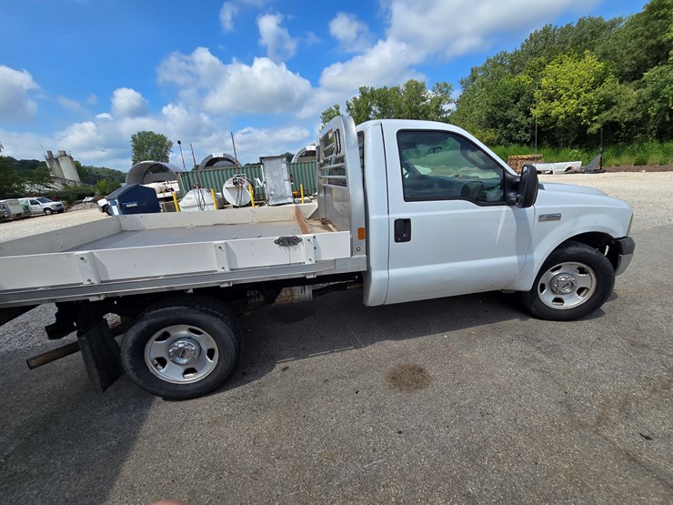 2005-ford-f350-image-28