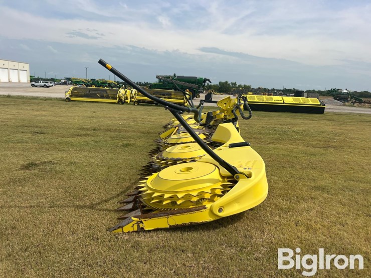 2021-john-deere-772-image-8