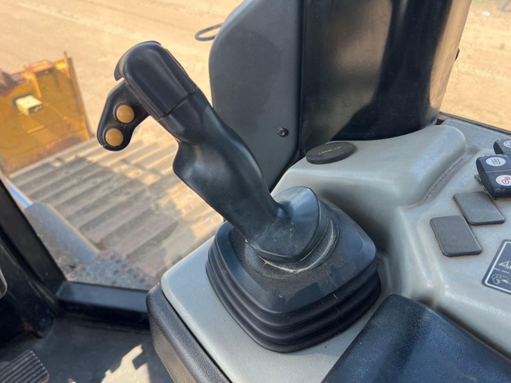 2019-caterpillar-d6n-lgp-image-33