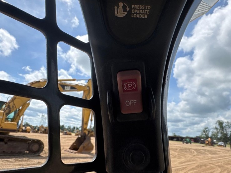 2019-bobcat-t770-image-26