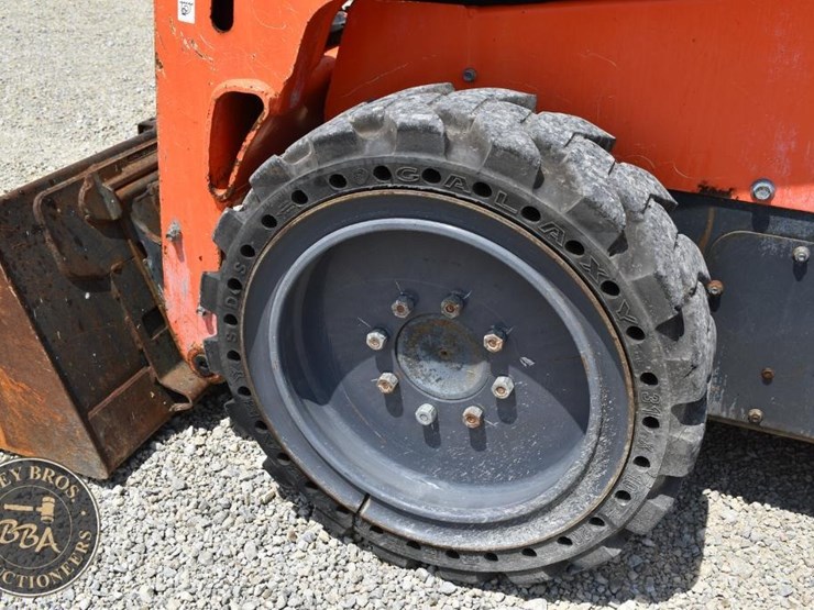 2017-kubota-ssv65-image-24