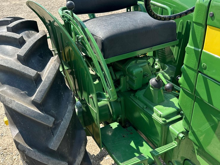 john-deere-320-image-14