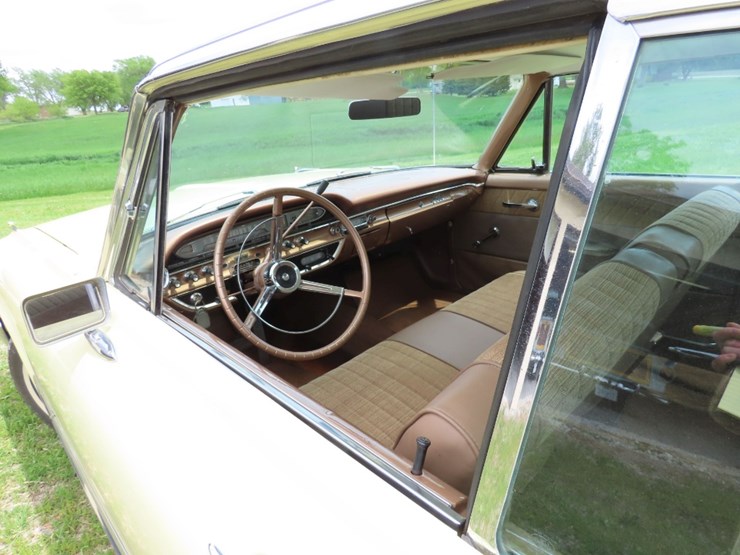 1961-ford-galaxie-2drt-ht-image-12