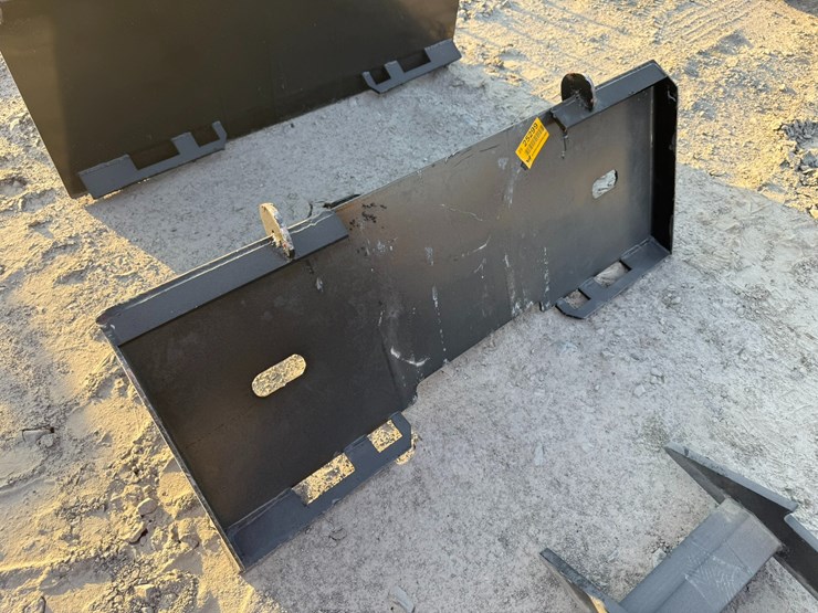#2077-•-kc-skid-steer-2"-hitch-receiver-inv#:-25299-image-2