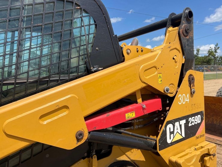 2015-caterpillar-259d-image-20