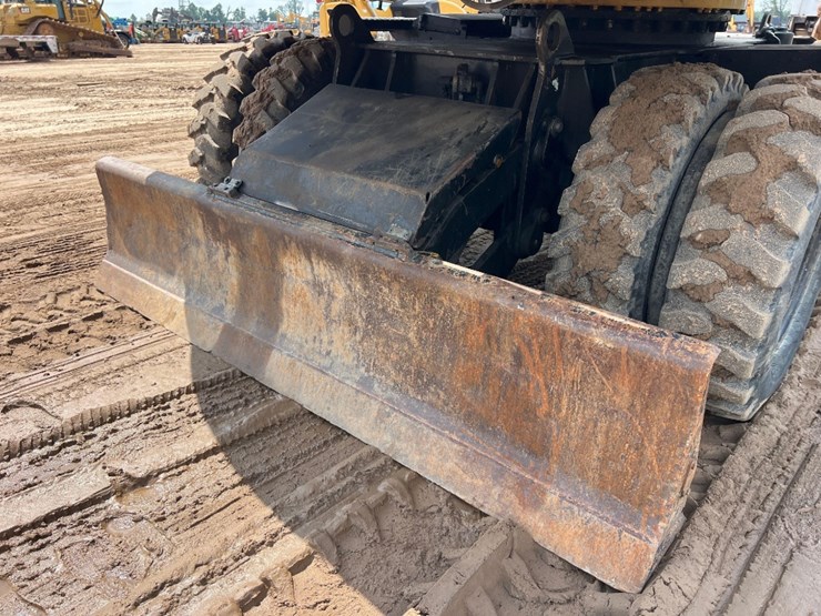 2011-caterpillar-m318d-image-20