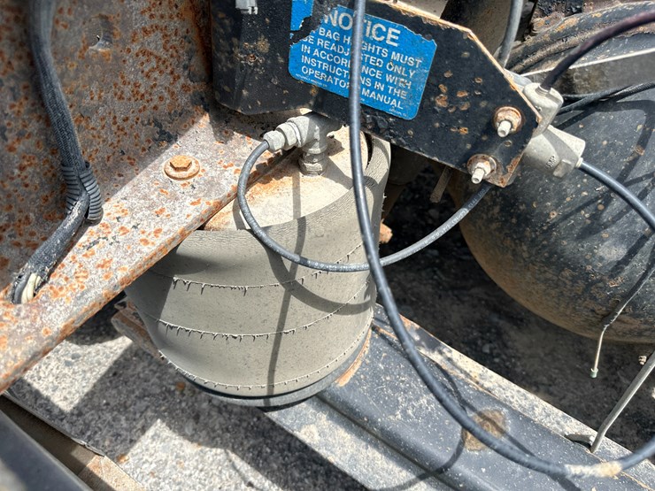 1998-peterbilt-379-image-17