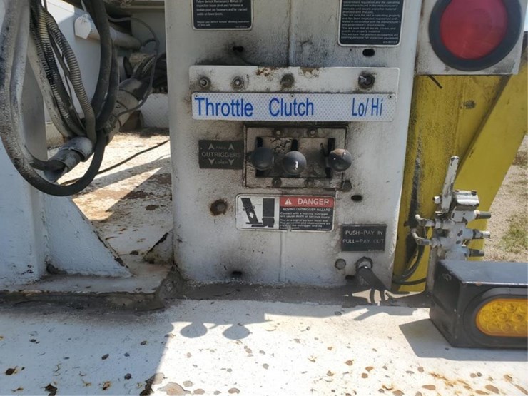 #359-•-1997-gmc-c7500-digger-derricks-truck-image-19