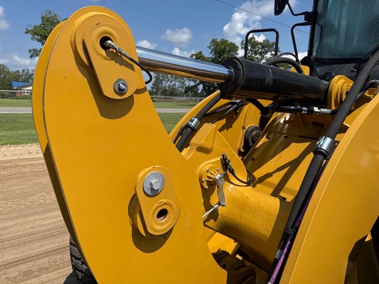 caterpillar-926m-image-11