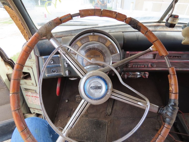 1949-chrysler-windsor-4dr-sedan-image-9