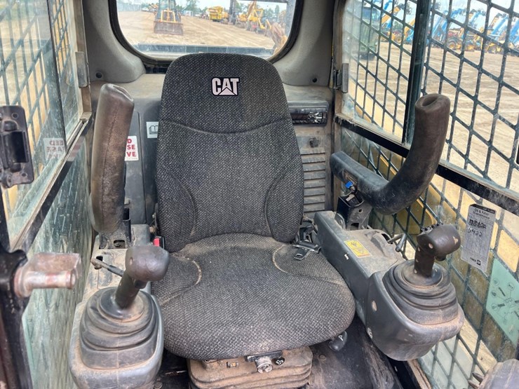2016-caterpillar-259d-image-26