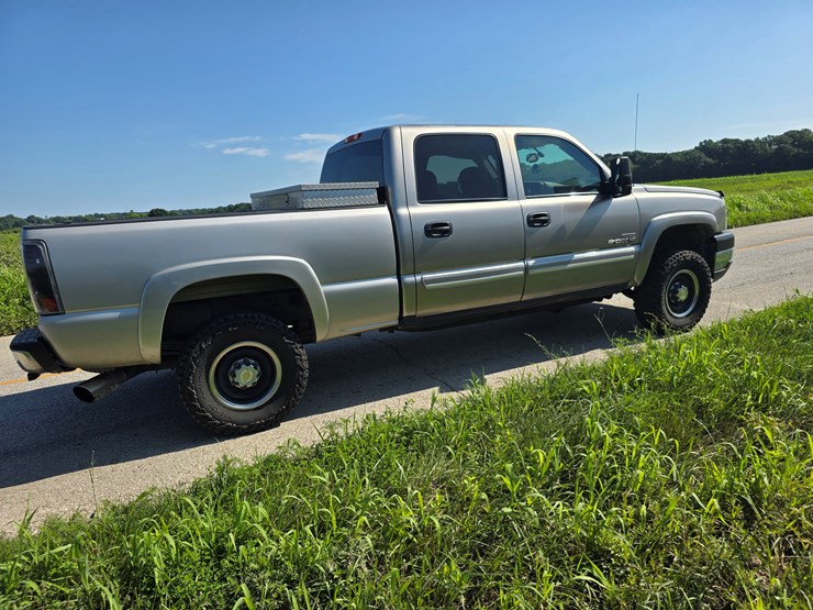 2003-chevrolet-2500-image-32