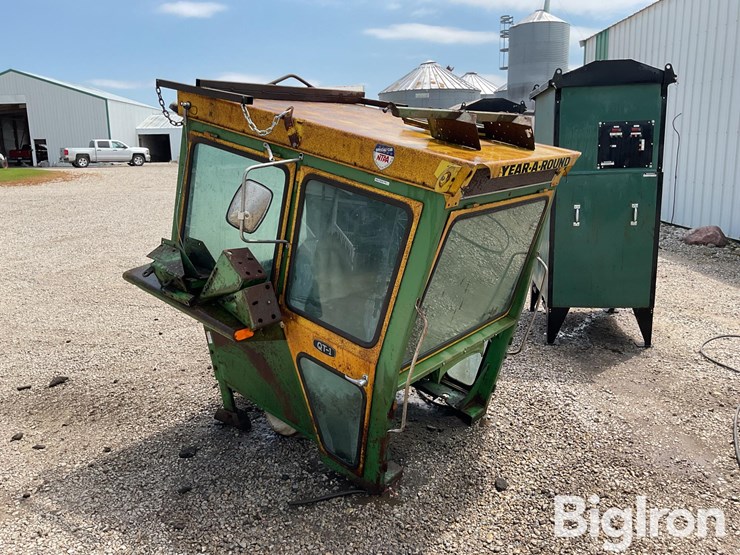 john-deere-year-round-cab-image-3