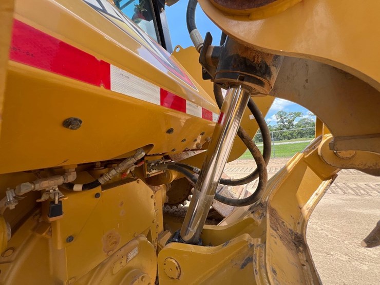2019-caterpillar-d6-lgp-image-27