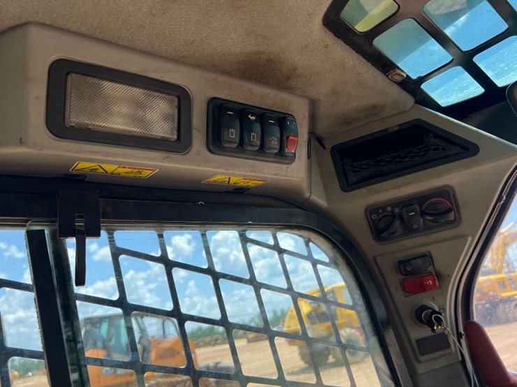 2021-caterpillar-259d3-image-30