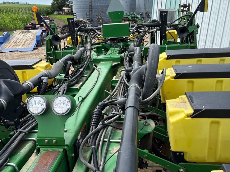 john-deere-1770nt-image-32