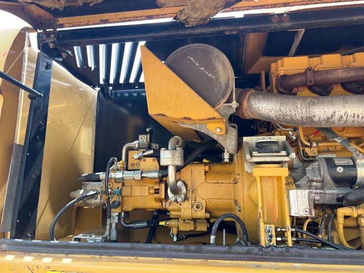 2011-caterpillar-m318d-image-18