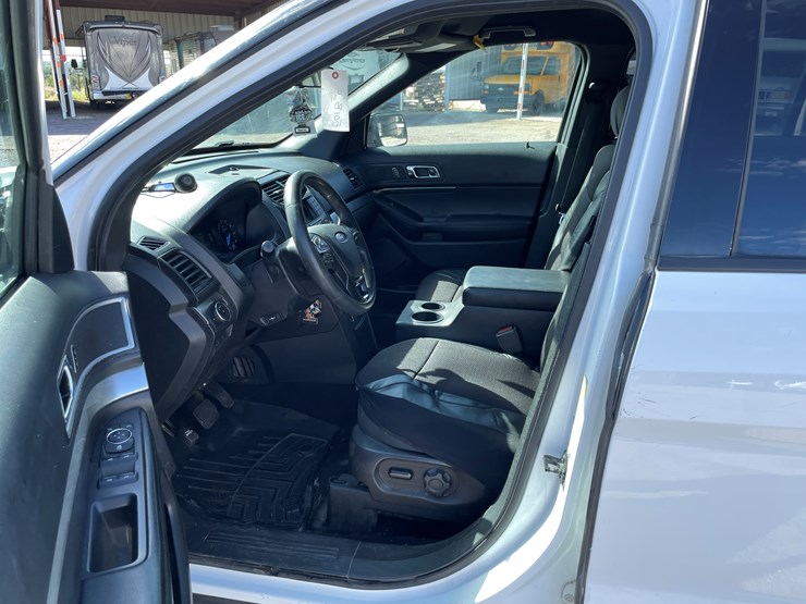 2018-ford-explorer-image-45