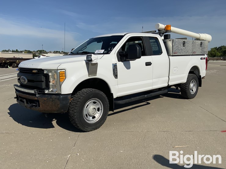 2017-ford-f350-xl-image-1