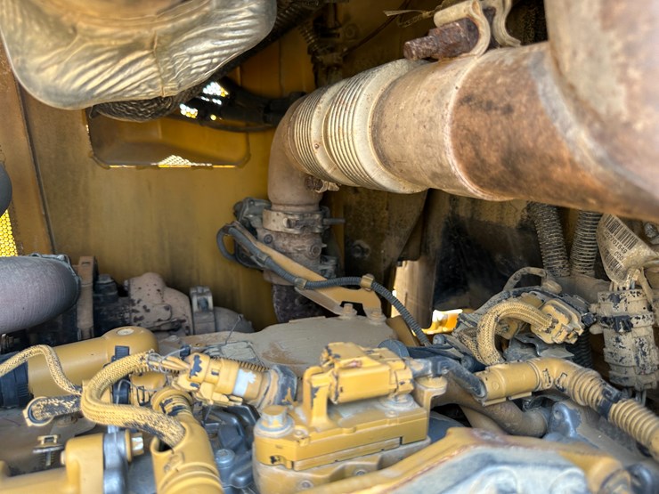 2017-caterpillar-d6k2-lgp-image-55
